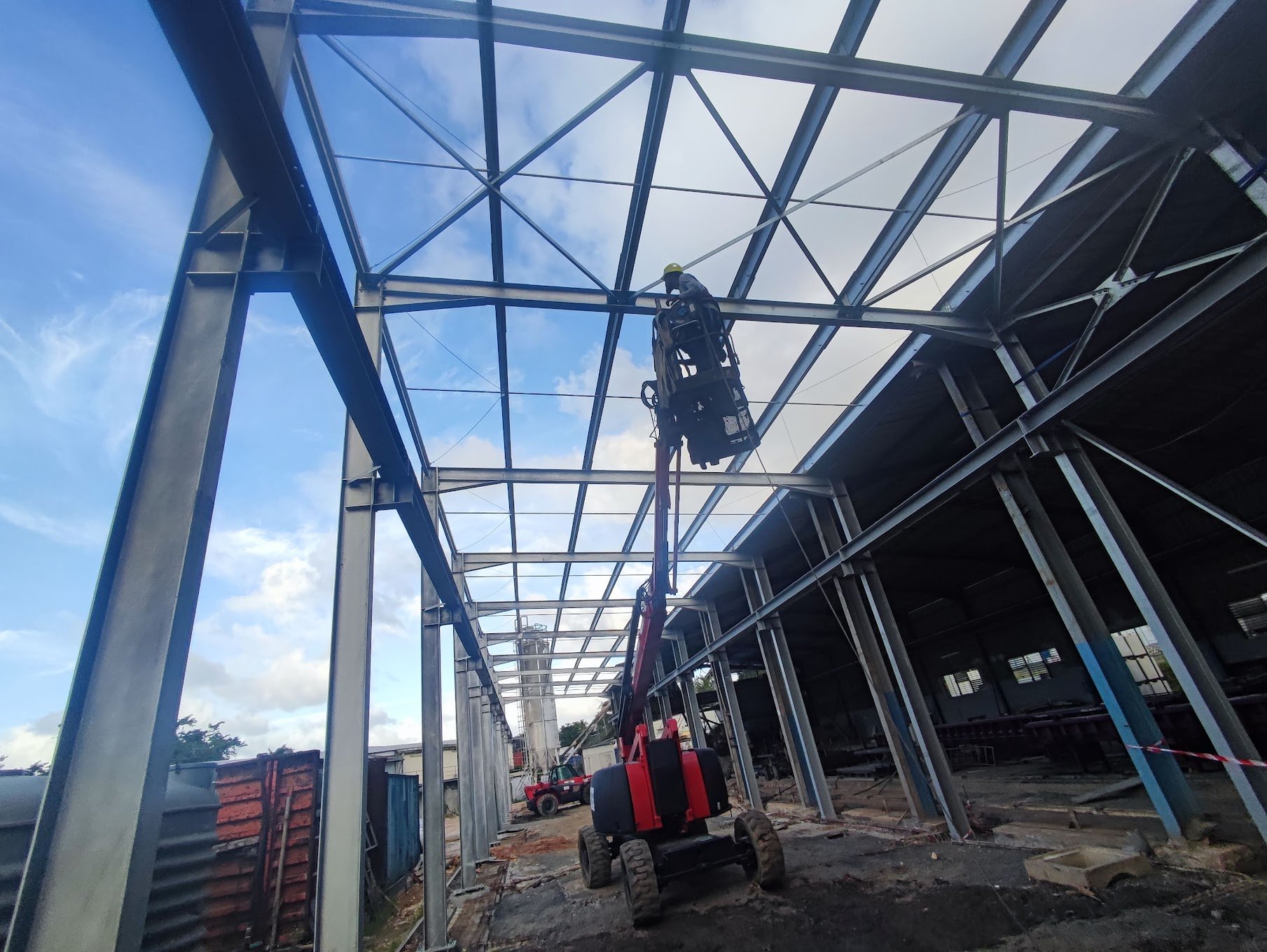 Montage hangar métallique Baie Mahault Guadeloupe